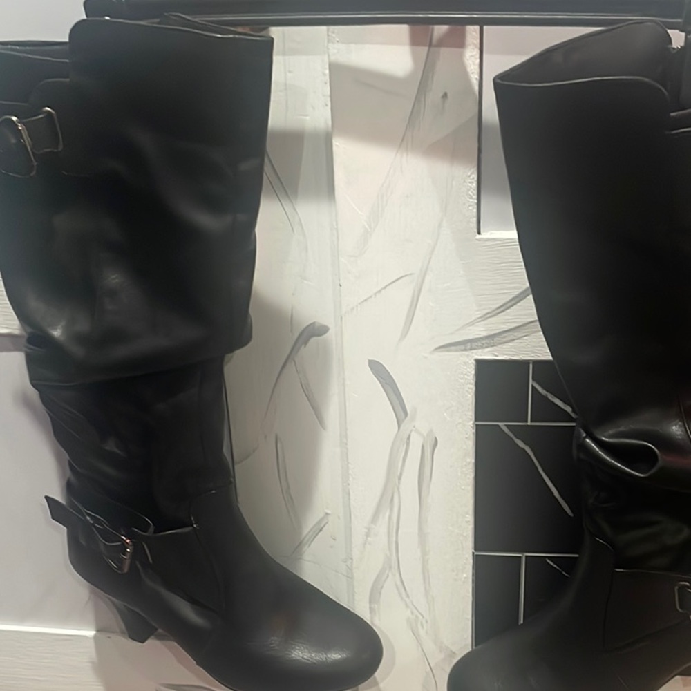 TOP Moda Black Heeled Boots with Lace-Up Design